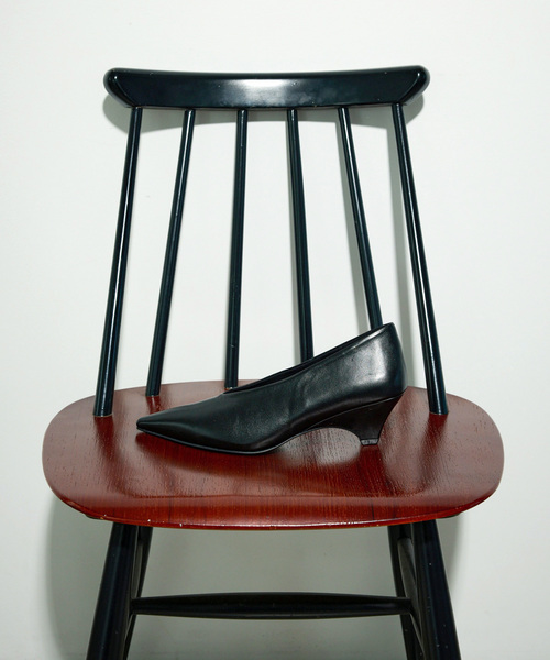 GRISE（グリーズ）の「《追加》GRISE5cmポインテッドレザーソフトウェッジパンプス（パンプス・レディース・ベージュ系その他/アイボリー/ブラック・25cm/24cm/23.5cm/22cm/23cm/22.5cm/24.5cm）」の3枚目の写真