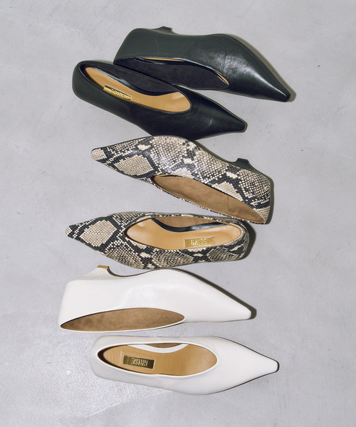 GRISE（グリーズ）の「《追加》GRISE5cmポインテッドレザーソフトウェッジパンプス（パンプス・レディース・ベージュ系その他/アイボリー/ブラック・25cm/24cm/23.5cm/22cm/23cm/22.5cm/24.5cm）」の4枚目の写真