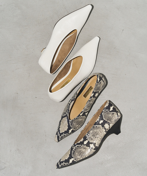 GRISE（グリーズ）の「《追加》GRISE5cmポインテッドレザーソフトウェッジパンプス（パンプス・レディース・ベージュ系その他/アイボリー/ブラック・25cm/24cm/23.5cm/22cm/23cm/22.5cm/24.5cm）」の5枚目の写真