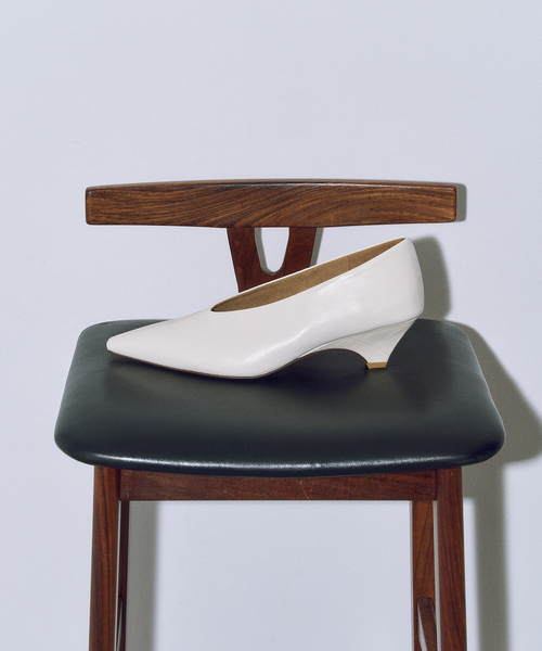 GRISE（グリーズ）の「《追加》GRISE5cmポインテッドレザーソフトウェッジパンプス（パンプス・レディース・ベージュ系その他/アイボリー/ブラック・25cm/24cm/23.5cm/22cm/23cm/22.5cm/24.5cm）」の8枚目の写真