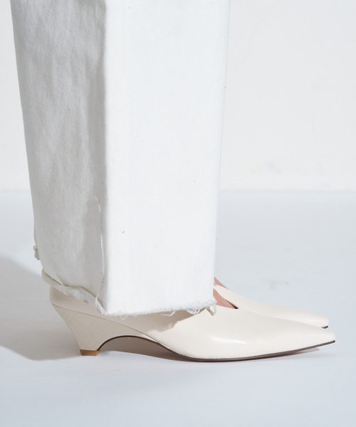 GRISE（グリーズ）の「《追加》GRISE5cmポインテッドレザーソフトウェッジパンプス（パンプス・レディース・ベージュ系その他/アイボリー/ブラック・25cm/24cm/23.5cm/22cm/23cm/22.5cm/24.5cm）」の11枚目の写真