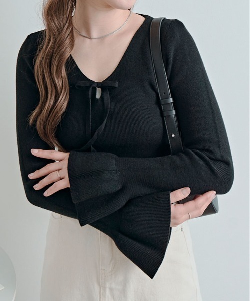kirakiraShop（キラキラショップ）の「リボン Vネック フレア スリーブ リブ ニット トップス（ニット/セーター・レディース・オレンジ/チャコール/オフホワイト/ブラック/レッド・FREE）」の21枚目の写真