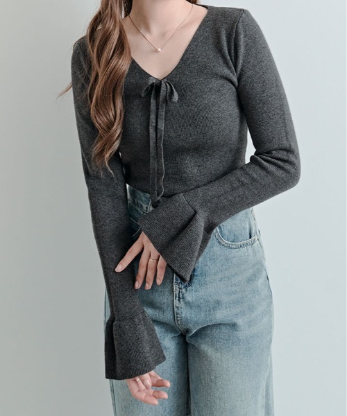 kirakiraShop（キラキラショップ）の「リボン Vネック フレア スリーブ リブ ニット トップス（ニット/セーター・レディース・オレンジ/チャコール/オフホワイト/ブラック/レッド・FREE）」の22枚目の写真