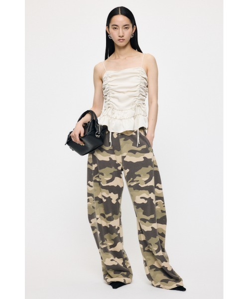 MOUSSY(マウジー)の「SATIN GATHER キャミソール(キャミソール・レディース・ブラウン系その他/ブラック/アイボリー・FREE)」の19枚目の写真