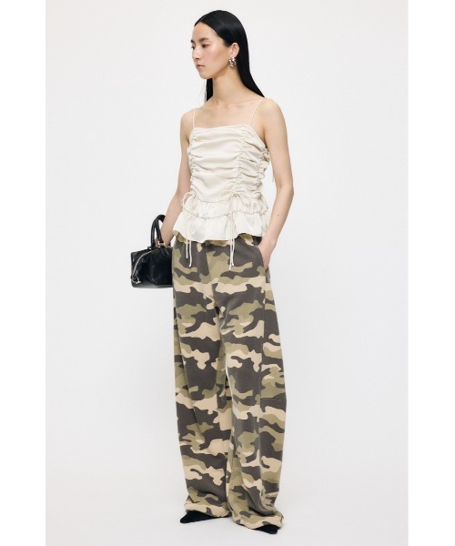 MOUSSY(マウジー)の「SATIN GATHER キャミソール(キャミソール・レディース・ブラウン系その他/ブラック/アイボリー・FREE)」の20枚目の写真