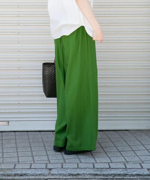 ITEMS URBANRESEARCH（アイテムズ アーバンリサーチ）の「『Sサイズあり/洗濯可』リネンレーヨンワイドパンツ（その他パンツ・レディース・ブラウン系その他/ライトベージュ/グリーン/ネイビー・MEDIUM/SMALL）」の13枚目の写真