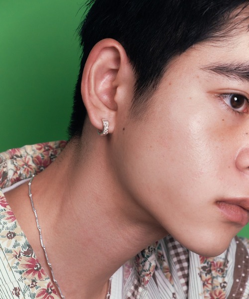 whoseA(フーシー)の「【silver925】Sway Hoop Pierce / スウェイジルコニアフープピアス(ピアス(両耳用)・レディース・クリア/ブラック・FREE)」の4枚目の写真