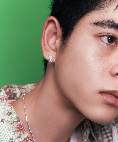 whoseA(フーシー)の「【silver925】Sway Hoop Pierce / スウェイジルコニアフープピアス(ピアス(両耳用)・レディース・クリア/ブラック・FREE)」の5枚目の写真
