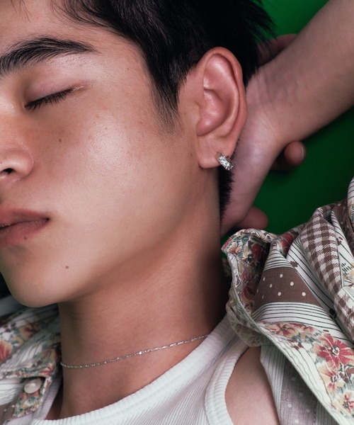 whoseA(フーシー)の「【silver925】Sway Hoop Pierce / スウェイジルコニアフープピアス(ピアス(両耳用)・レディース・クリア/ブラック・FREE)」の7枚目の写真