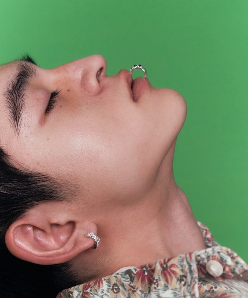 whoseA(フーシー)の「【silver925】Sway Hoop Pierce / スウェイジルコニアフープピアス(ピアス(両耳用)・レディース・クリア/ブラック・FREE)」の10枚目の写真