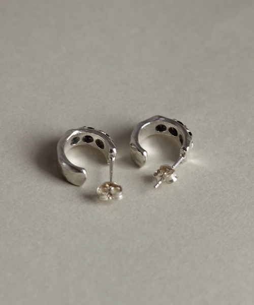 whoseA(フーシー)の「【silver925】Sway Hoop Pierce / スウェイジルコニアフープピアス(ピアス(両耳用)・レディース・クリア/ブラック・FREE)」の16枚目の写真