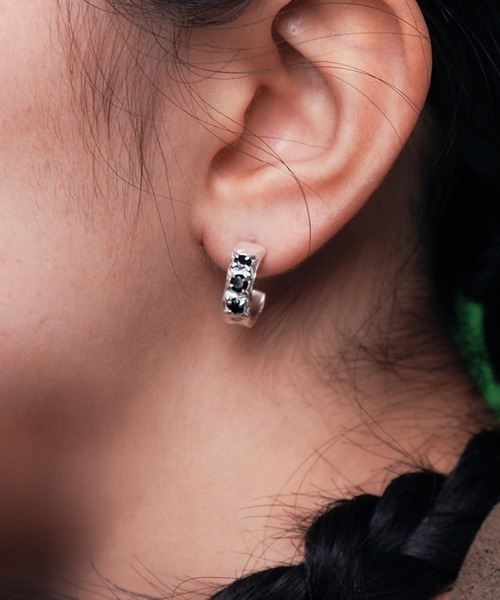 whoseA(フーシー)の「【silver925】Sway Hoop Pierce / スウェイジルコニアフープピアス(ピアス(両耳用)・レディース・クリア/ブラック・FREE)」の21枚目の写真