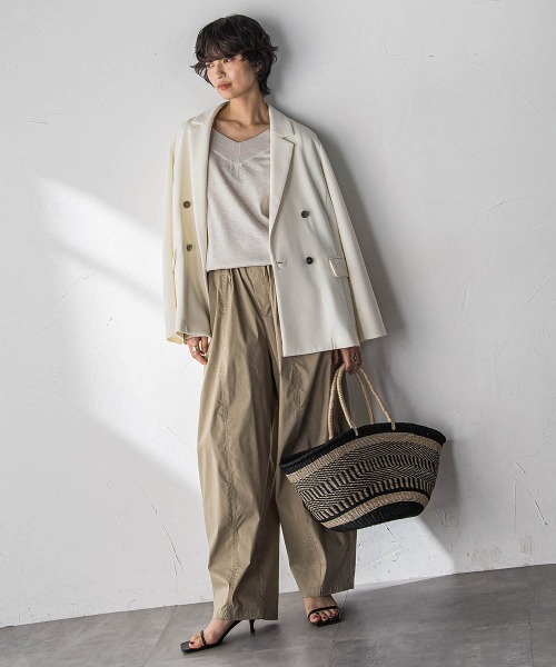 MAYSON GREY(メイソングレイ)の「【えらべるSET UP】叶えるダブルブレストジャケット≪手洗い可能≫(ダウンジャケット/コート・レディース・オフホワイト/ブラック・M)」の16枚目の写真
