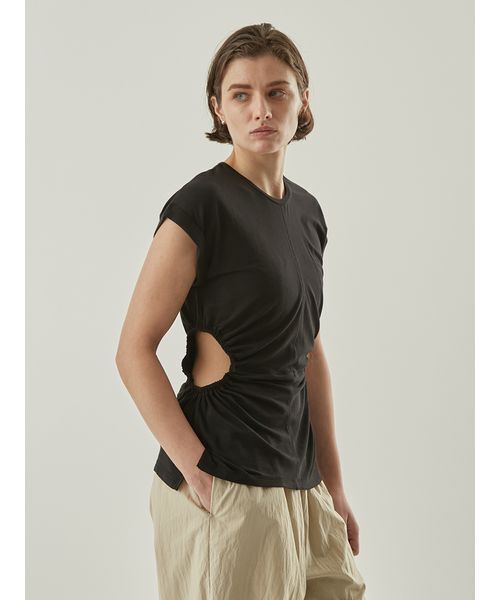 Henon.(ヘノン)の「サイドホールトップス(Tシャツ/カットソー・レディース・ブラック/ホワイト・F)」の2枚目の写真