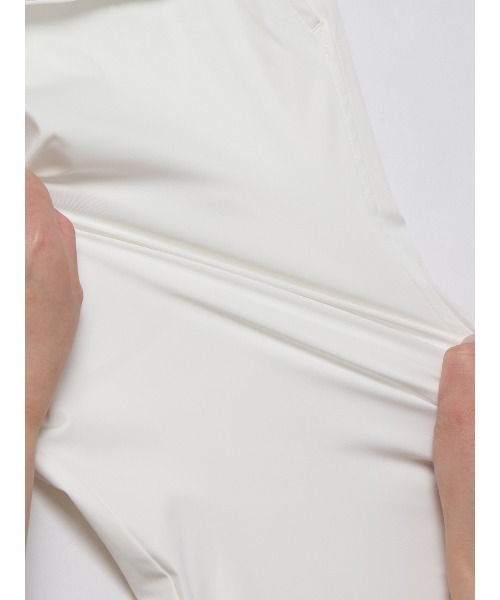 SUIT SQUARE（スーツスクエア）の「FLAT テーパードパンツ ウォッシャブル ストレッチ 速乾 シルキーツイル 無地 裾上げ済み（スラックス・メンズ・ホワイト/ネイビー・M/L/S）」の13枚目の写真