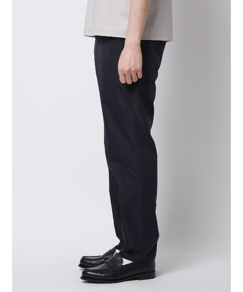 SUIT SQUARE（スーツスクエア）の「FLAT テーパードパンツ ウォッシャブル ストレッチ 速乾 シルキーツイル 無地 裾上げ済み（スラックス・メンズ・ホワイト/ネイビー・M/L/S）」の19枚目の写真