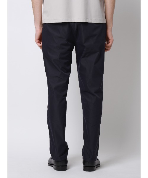 SUIT SQUARE（スーツスクエア）の「FLAT テーパードパンツ ウォッシャブル ストレッチ 速乾 シルキーツイル 無地 裾上げ済み（スラックス・メンズ・ホワイト/ネイビー・M/L/S）」の20枚目の写真