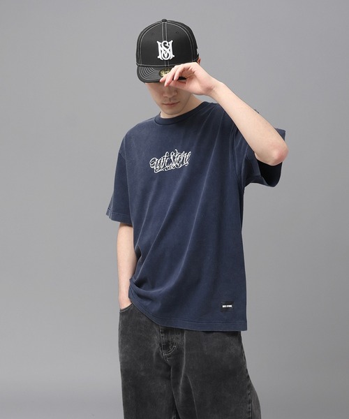 MFC STORE（エムエフシーストア）の「MFC STORE TATTOO SCRIPT AGED S/S TEE（Tシャツ/カットソー・メンズ・ホワイト系/レッド系/グレー系/ネイビー系/ブラック系・S/M/L/XL）」の4枚目の写真