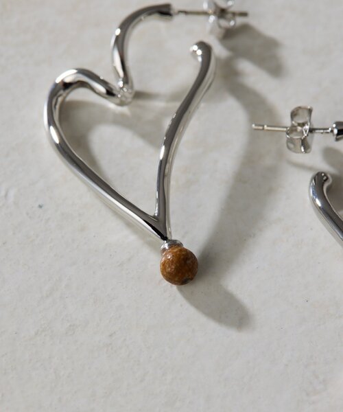 ear PAPILLONNER(イアパピヨネ)の「ワンポイントハートフープピアス(ピアス(両耳用)・レディース・シルバー系その他/シルバー系その他2・FREE)」の7枚目の写真