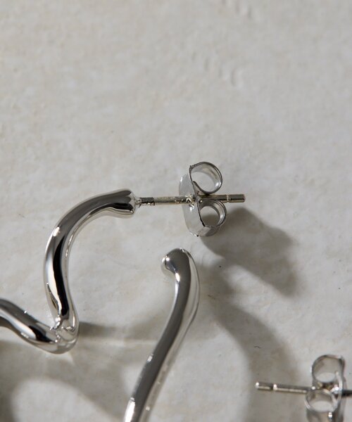ear PAPILLONNER(イアパピヨネ)の「ワンポイントハートフープピアス(ピアス(両耳用)・レディース・シルバー系その他/シルバー系その他2・FREE)」の8枚目の写真