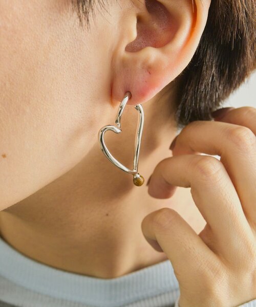 ear PAPILLONNER(イアパピヨネ)の「ワンポイントハートフープピアス(ピアス(両耳用)・レディース・シルバー系その他/シルバー系その他2・FREE)」の9枚目の写真