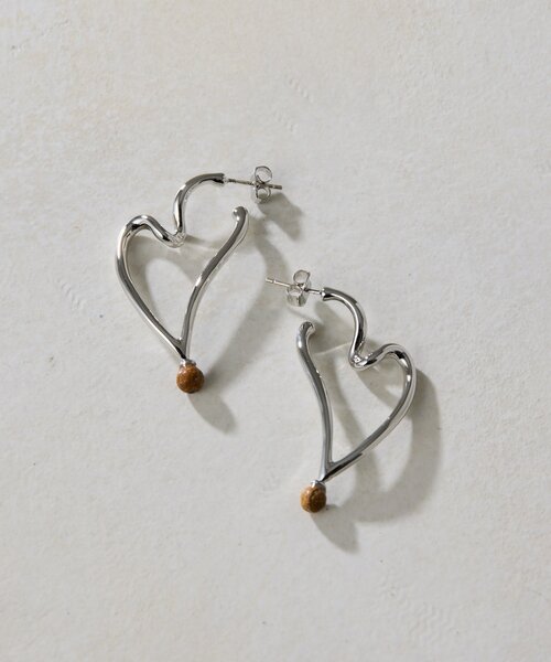 ear PAPILLONNER(イアパピヨネ)の「ワンポイントハートフープピアス(ピアス(両耳用)・レディース・シルバー系その他/シルバー系その他2・FREE)」の2枚目の写真