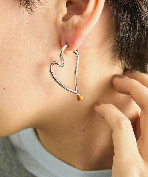 ear PAPILLONNER(イアパピヨネ)の「ワンポイントハートフープピアス(ピアス(両耳用)・レディース・シルバー系その他/シルバー系その他2・FREE)」の3枚目の写真