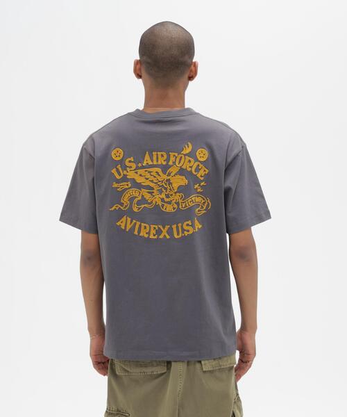 AVIREX(アヴィレックス)の「CHAIN STITCH EMBROIDERY T-SHIRT / チェーンステッチ エンブロイダリー Tシャツ / AVIREX / アヴィレックス(Tシャツ/カットソー・メンズ・ネイビー/チャコールグレー/キナリ・L/2XL/XL/M)」の16枚目の写真
