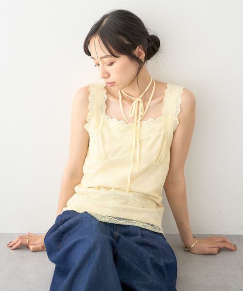 earth music&ecology(アースミュージックアンドエコロジー)の「【2WAY/紐取り外し可能】総レースホルターネックキャミソール(キャミソール・レディース・ブラック/オフホワイト/イエロー・M/S)」の5枚目の写真