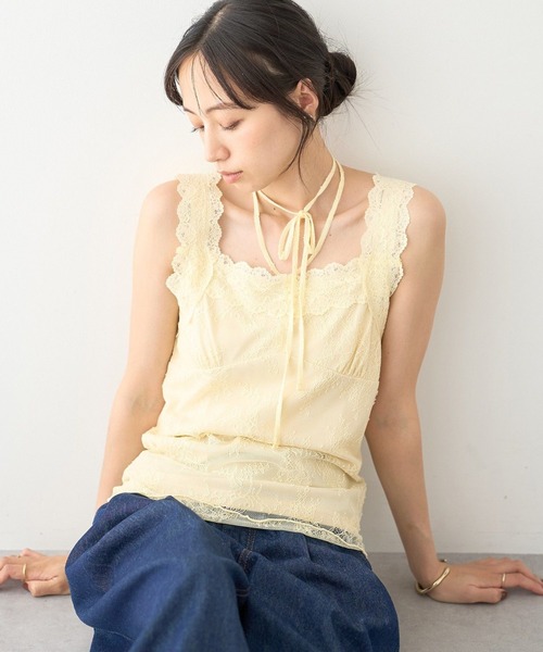 earth music&ecology（アースミュージックアンドエコロジー）の「【2WAY/紐取り外し可能】総レースホルターネックキャミソール（キャミソール・レディース・ブラック/オフホワイト/イエロー・M/S）」の3枚目の写真