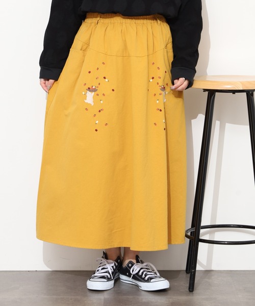 Emago(イマゴ)の「EMAGO フルーツ摘み刺繍スカート(スカート・レディース・アイボリー/ブラック/マスタード・FREE)」の3枚目の写真
