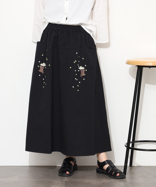 Emago(イマゴ)の「EMAGO フルーツ摘み刺繍スカート(スカート・レディース・アイボリー/ブラック/マスタード・FREE)」の2枚目の写真