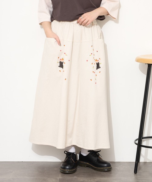 Emago(イマゴ)の「EMAGO フルーツ摘み刺繍スカート(スカート・レディース・アイボリー/ブラック/マスタード・FREE)」の7枚目の写真