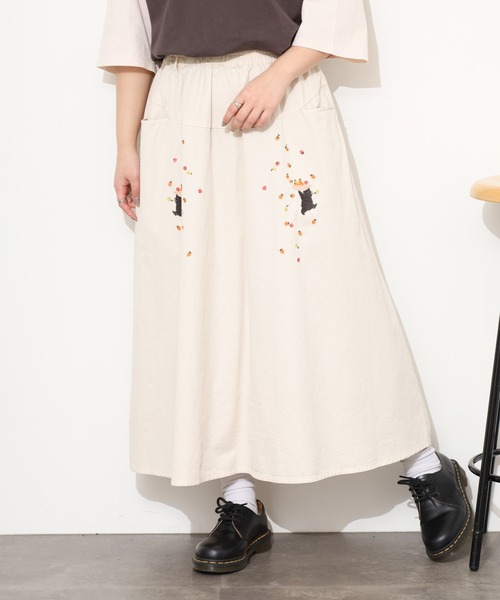 Emago(イマゴ)の「EMAGO フルーツ摘み刺繍スカート(スカート・レディース・アイボリー/ブラック/マスタード・FREE)」の8枚目の写真
