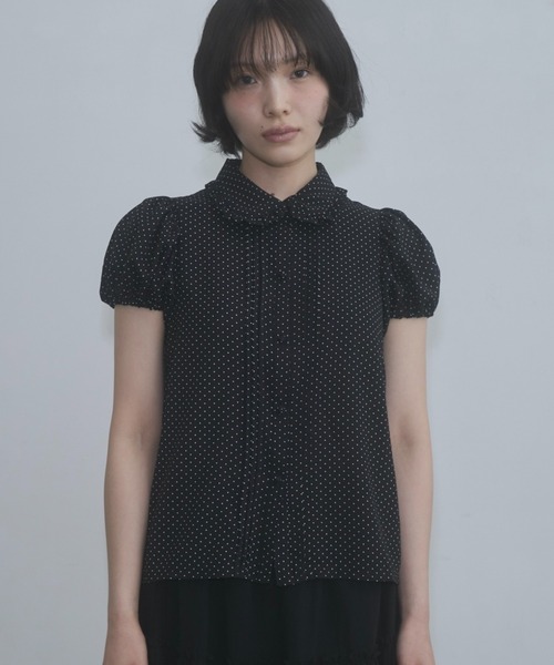 FEKETE（フェケテ）の「dot frill puff sleeve blouse / ドットフリル