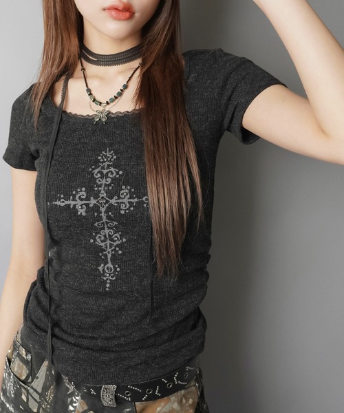 SPINNS(スピンズ)の「【セットアイテム】タイ付きピタカットソー/クロス/ストール付き/平成ギャル(Tシャツ/カットソー・レディース・アイボリー/チャコール/グレー・ONESIZE)」の12枚目の写真