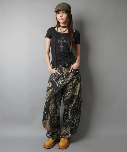 SPINNS(スピンズ)の「【セットアイテム】タイ付きピタカットソー/クロス/ストール付き/平成ギャル(Tシャツ/カットソー・レディース・アイボリー/チャコール/グレー・ONESIZE)」の15枚目の写真