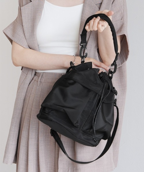 Yeoun（ヨウン）の「ポリエステル巾着ショルダーバッグ（ショルダーバッグ・レディース・ブラック/ベージュ/カーキ・ONE SIZE）」の4枚目の写真
