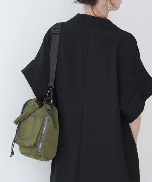 Yeoun（ヨウン）の「ポリエステル巾着ショルダーバッグ（ショルダーバッグ・レディース・ブラック/ベージュ/カーキ・ONE SIZE）」の12枚目の写真