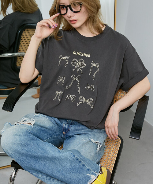 PUBLUX（パブリュクス）の「PUBLUX/パブリュクス リボン 刺繍 Tシャツ　限定展開（Tシャツ/カットソー・レディース・ブラウン/ライトグレー/ネイビー/チャコールグレー・ﾌﾘ-）」の5枚目の写真