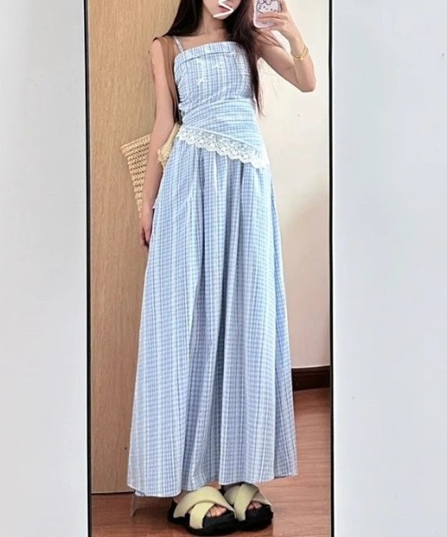 AMAJI（アマジ）の「フレンチ風ブルーギンガムチェックキャミワンピース（ワンピース・レディース・ライトブルー・X-LARGE/LARGE/MEDIUM/SMALL）」の2枚目の写真