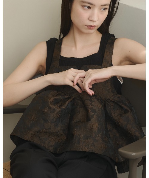 moi tytto（モイテュット）の「ボリュームジャガードビスチェ 【別売りワンピースとセット着用可能】（その他トップス・レディース・ブラウン/ベージュ・SMALL/FREE）」の4枚目の写真