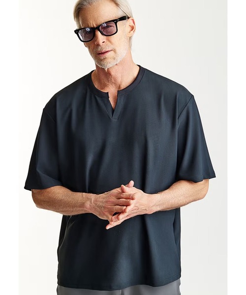 1 piu 1 uguale 3（ウノピゥウノウグァーレトレ）の「S/S KEY NECK（Tシャツ/カットソー・メンズ・ホワイト/ブラック・LARGE）」の2枚目の写真