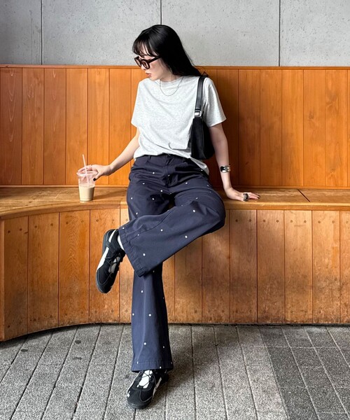 fredy emue(フレディエミュ)の「刺しゅう入りコットンツイルルーズパンツ(その他パンツ・レディース・ネイビー/ブラウン・36/38)」の5枚目の写真