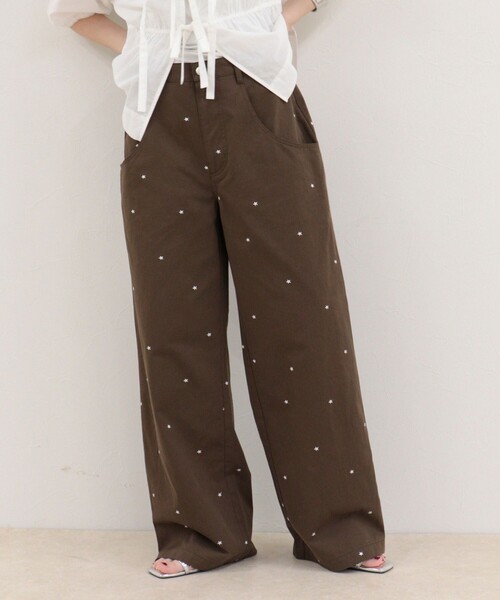 fredy emue(フレディエミュ)の「刺しゅう入りコットンツイルルーズパンツ(その他パンツ・レディース・ネイビー/ブラウン・36/38)」の5枚目の写真