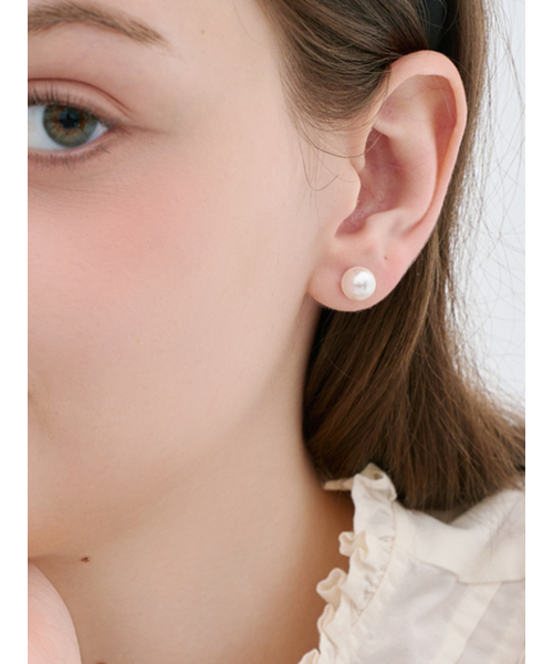 L'OMBRILLANT（ロンブリアン）の「クラシックホワイトパールチタニウムイヤリング（8mm）（ピアス（両耳用）・レディース・その他・FREE）」の4枚目の写真