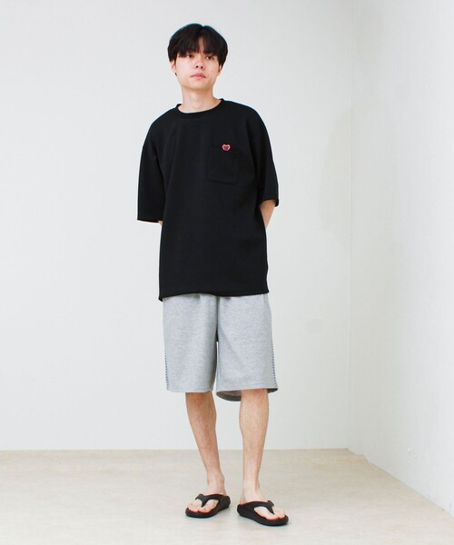 GLOSTER(グロスター)の「【ユニセックスで着たい】接触冷感ハート刺繍ポケTEE(Tシャツ/カットソー・メンズ・ブラック/ホワイト/ネイビー・S/L/M)」の4枚目の写真