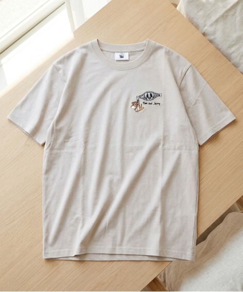 Tom&Jerry(トムアンドジェリー)の「【TOM & JERRY/トムとジェリー】キャラクターワンポイント刺繍半袖Tシャツ(DRY) ユニセックス(Tシャツ/カットソー・メンズ・ネイビー/ライトグリーン/サーモンピンク/グレイッシュベージュ・MEDIUM/LARGE)」の1枚目の写真
