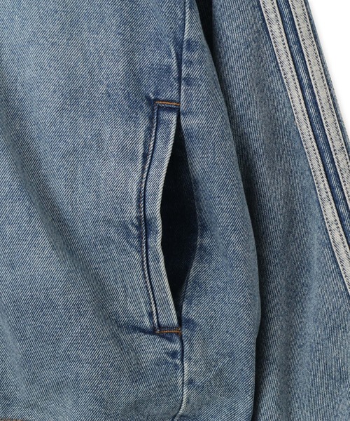 adidas(アディダス)の「adidas SST ADICOLOR DENIM TRACKTOP LIGHT WASH / アディダス SST アディカラー デニム トラックトップ ライトウォッシュ(デニムジャケット・メンズ・ライトインディゴブルー・S/M/L)」の5枚目の写真