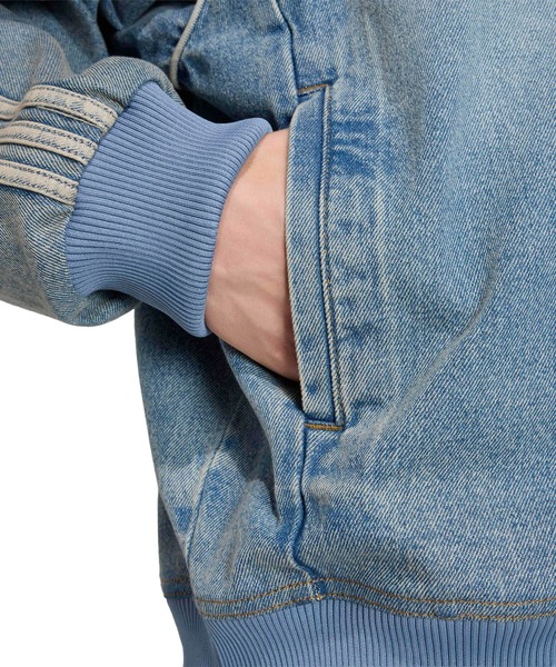 adidas(アディダス)の「adidas SST ADICOLOR DENIM TRACKTOP LIGHT WASH / アディダス SST アディカラー デニム トラックトップ ライトウォッシュ(デニムジャケット・メンズ・ライトインディゴブルー・S/M/L)」の6枚目の写真